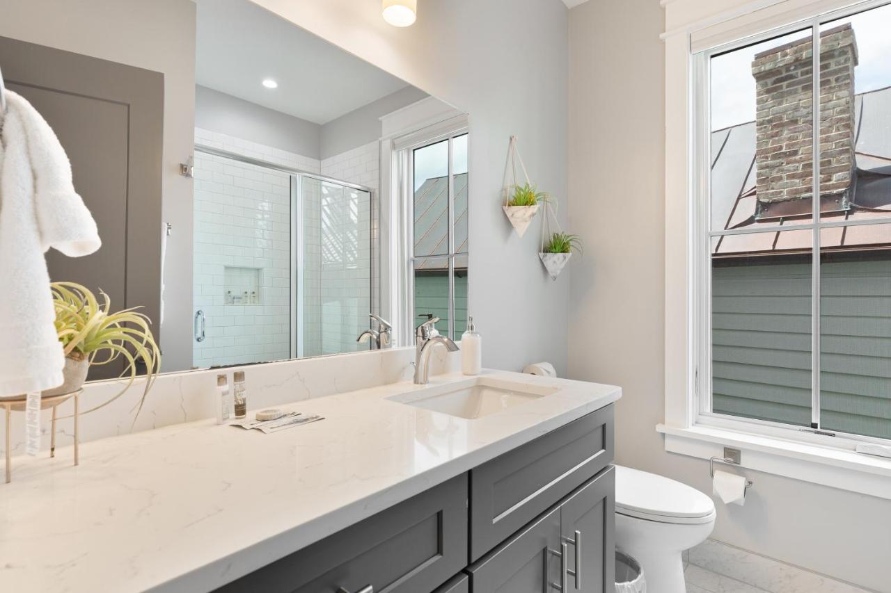 The Palm Suite At 124 Spring Чарлстън Екстериор снимка